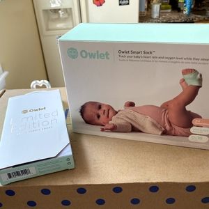 Owlet Smart Sock 3rd Generation with limited addition socks